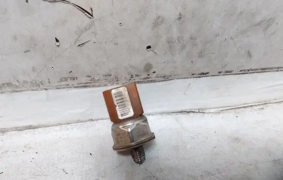 Fuel pressure sensor