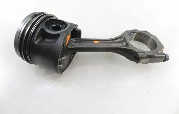 Volvo 850 Piston with connecting rod 81L33