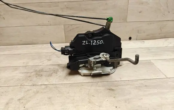 Mitsubishi Outlander Rear door lock 