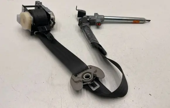KIA Sportage Front seatbelt 888103U200