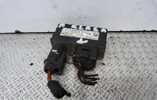 Mercedes-Benz A W169 Glow plug pre-heat relay A6401530479 899087000 21092005003