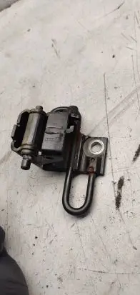 Audi A4 S4 B7 8E 8H Front door lower hinge 8e0881411E