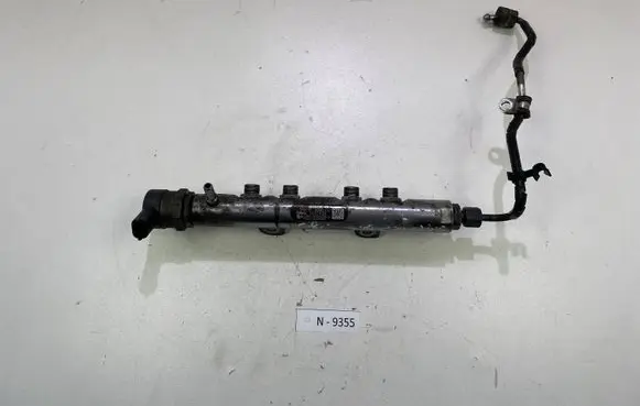 Land Rover Discovery 4 - LR4 Fuel main line pipe 0445216028