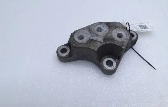 Alfa Romeo Giulietta Engine mounting bracket 51838161