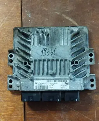 Ford Fiesta Engine control unit/module 8v2112a650ec