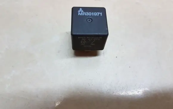Mitsubishi Pajero Sport I Other relay MR301971