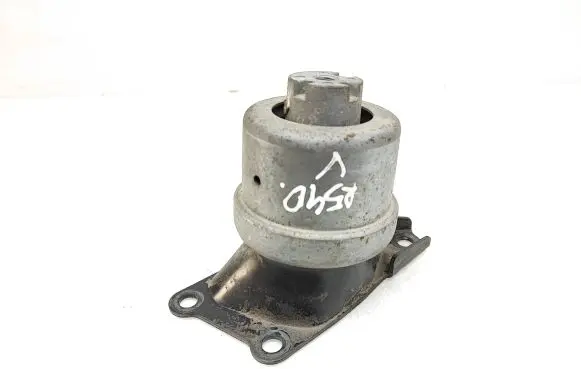 Volkswagen Transporter - Caravelle T5 Engine mount bracket 7E0199256J