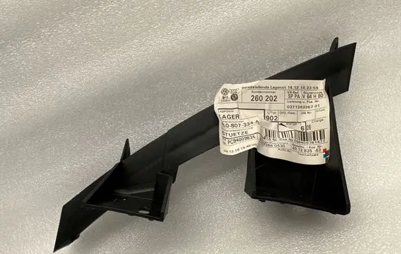 Audi Q7 4L Front bumper mounting bracket 4L0807334A