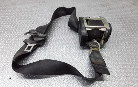 Volkswagen PASSAT B5.5 Front seatbelt 3B2857706C