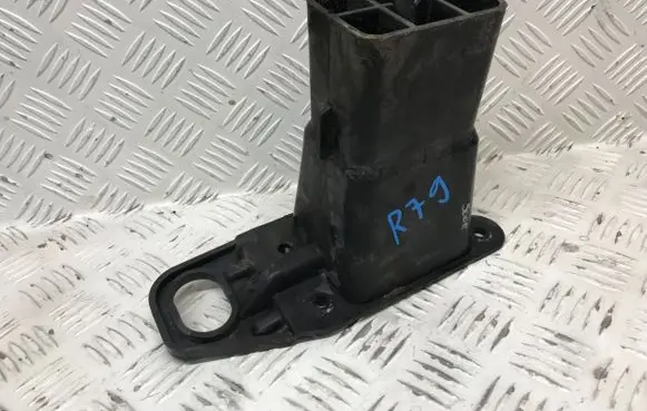 Peugeot 5008 Front bumper mounting bracket 9682791280