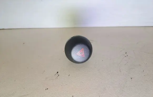 Toyota RAV 4 (XA30) Hazard light switch 15B060