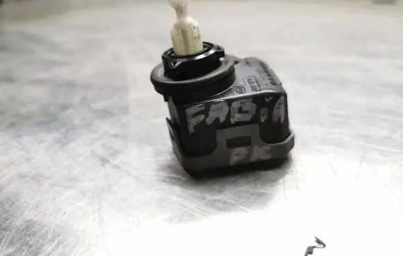 Headlight level adjustment motor