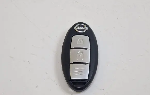Nissan Qashqai Ignition key/card S180144102 S180144202