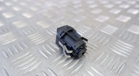 Passenger airbag on/off switch