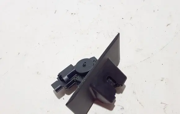 Loading door lock