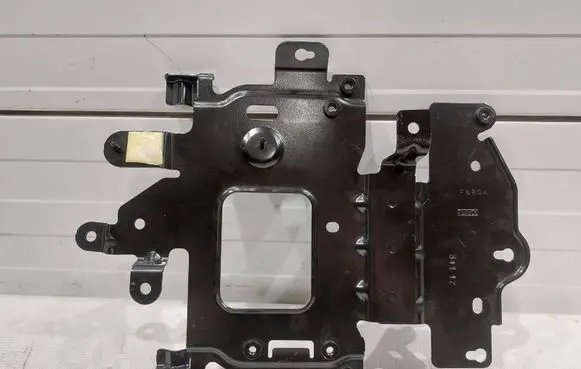 Ford Mustang VI Engine control unit holder JR3A12A692AF JR3Z12A659A