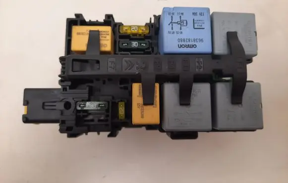 Citroen C4 II Picasso Fuse module 9806192580 V3310986824164859 66652X