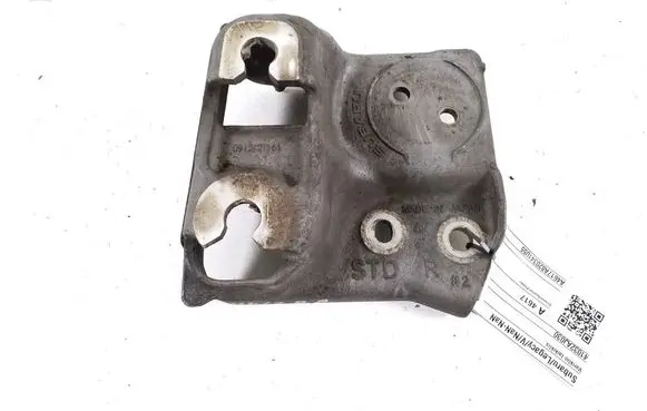 Engine mounting bracket