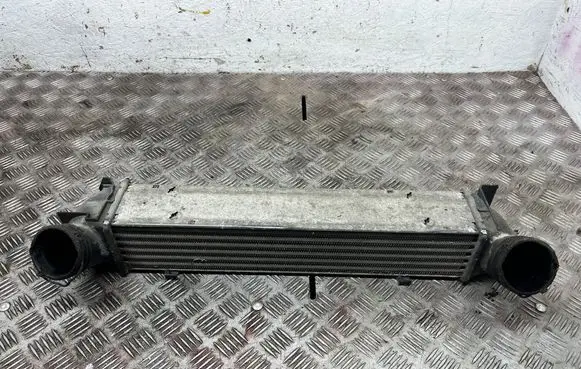 BMW 3 E90 E91 Intercooler radiator 7524916