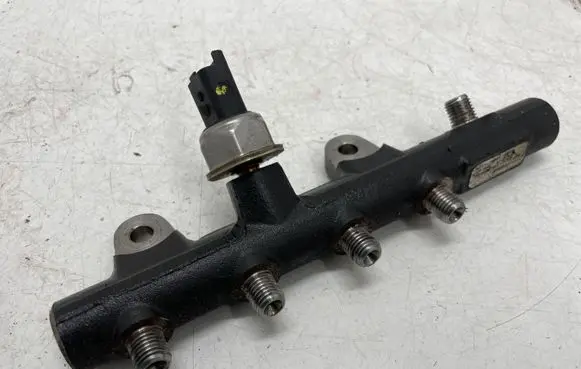 Mercedes-Benz A W176 Fuel main line pipe 172862970