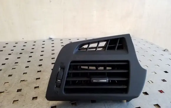 Toyota Verso Dashboard side air vent grill/cover trim 556500F030
