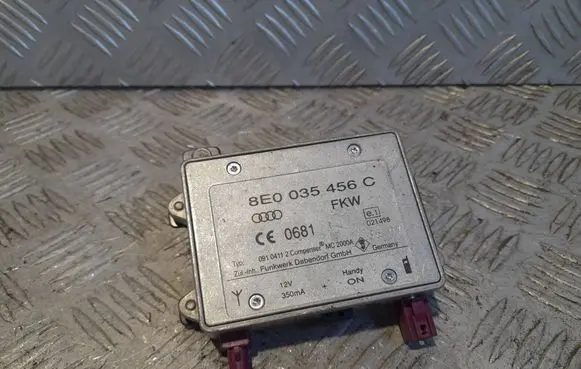 Audi A4 S4 B7 8E 8H Antenna control unit 8E0035456C
