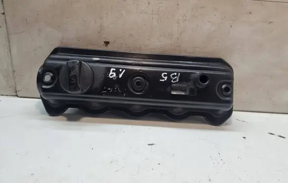 Volkswagen PASSAT B5 Rocker cam cover 