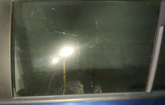 Opel Zafira B Rear door window glass as2