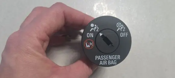 Opel Mokka X Passenger airbag on/off switch 13577258 3161