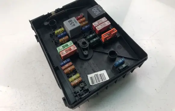 Volkswagen Touran II Fuse box set 1K0937125A