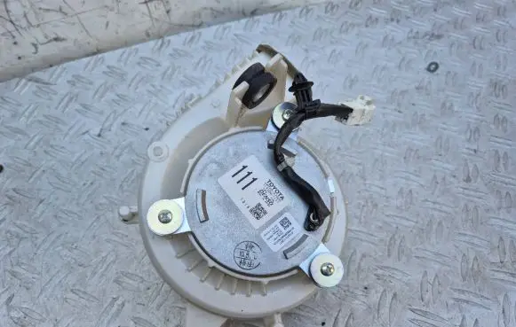 Toyota Prius (XW30) Hybrid/electric vehicle battery fan G923047020 1173001111 0160701241