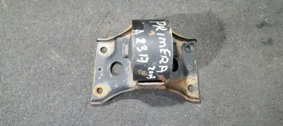 Nissan Primera Engine mount bracket