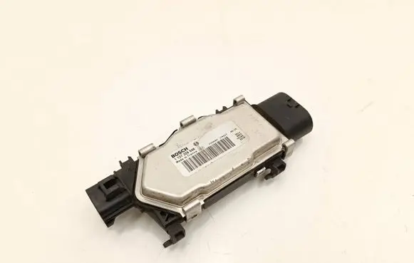 Mercedes-Benz A W176 Coolant fan relay 1137328648