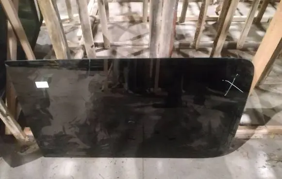 Rear door window glass