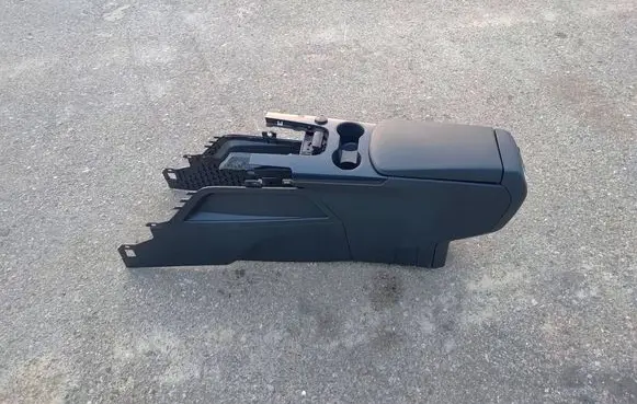 Peugeot 3008 I Armrest 