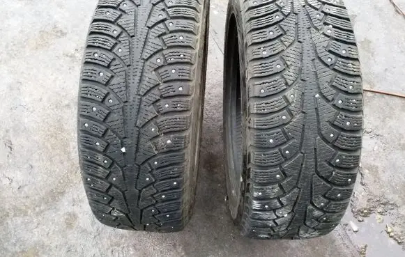 Renault 25 R17 winter/snow tires with studs NOKIAN 21555R17
