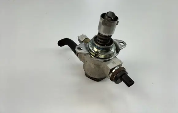 Audi A1 Fuel injection high pressure pump 03C127026E