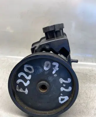 Mercedes-Benz E W211 Power steering pump