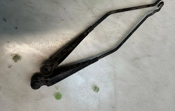 Volkswagen Transporter - Caravelle T3 Front wiper blade arm 312