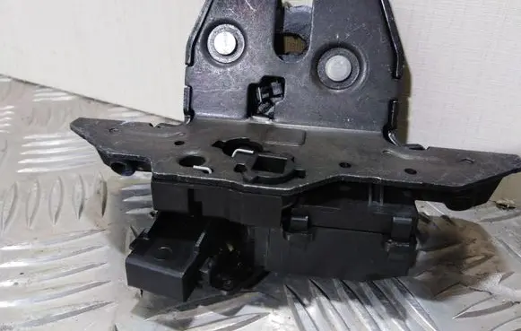 Opel Zafira C Loading door lock 13524683