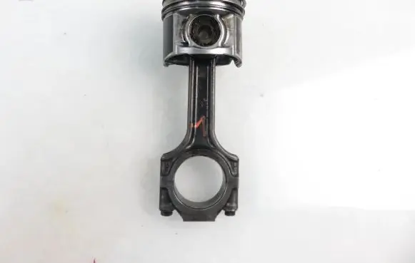 Fiat Croma Piston with connecting rod