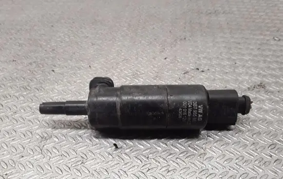 Volkswagen Jetta V Headlight washer pump 3B7955681
