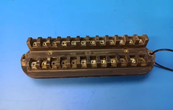 Mercedes-Benz COMPAKT W115 Fuse module 0005458701