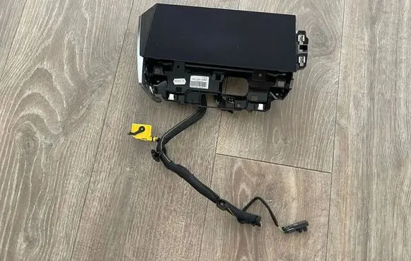 Peugeot 308 Screen/display/small screen 9837654780