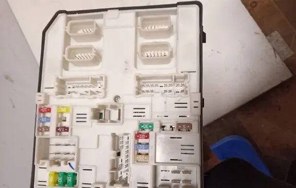 Renault Megane III Fuse module 284b69027r