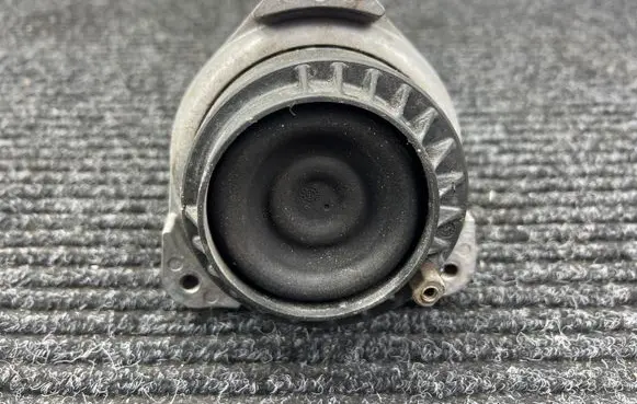 Engine mount bracket