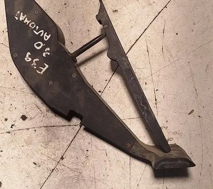 Accelerator throttle pedal