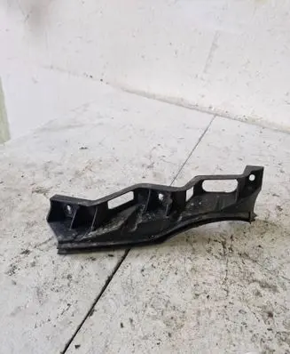 Front bumper mounting bracket