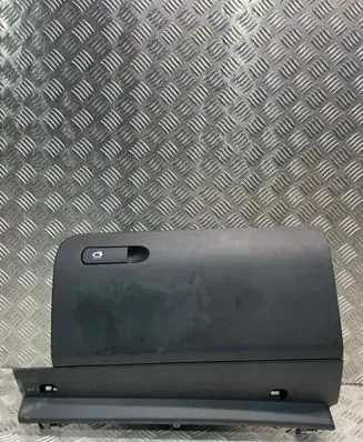 Glove box