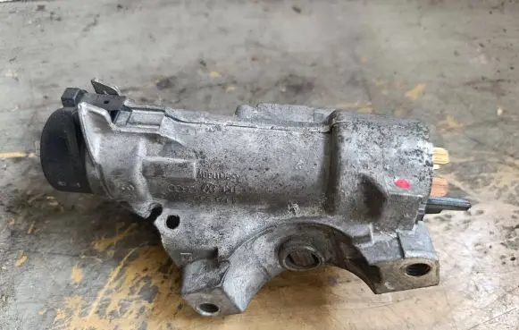 Volkswagen PASSAT B5.5 Ignition lock 4B0905851C